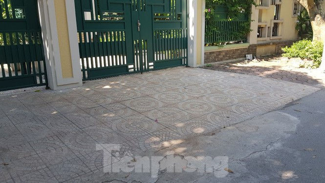 Cận cảnh biệt thự đô thị mẫu Hà Nội 'đua nhau' thay cây xanh, lát vỉa hè sai quy hoạch - ảnh 24