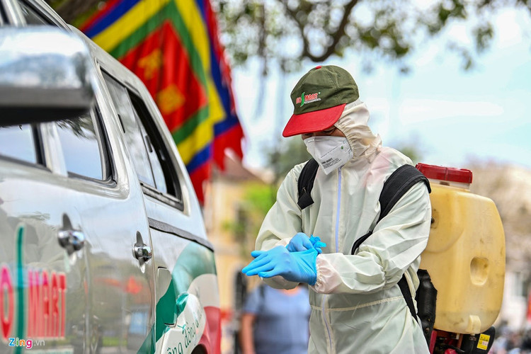 Phan luong nguoi nhap canh ngay khi xuong may bay hinh anh 1 2_zing.jpg