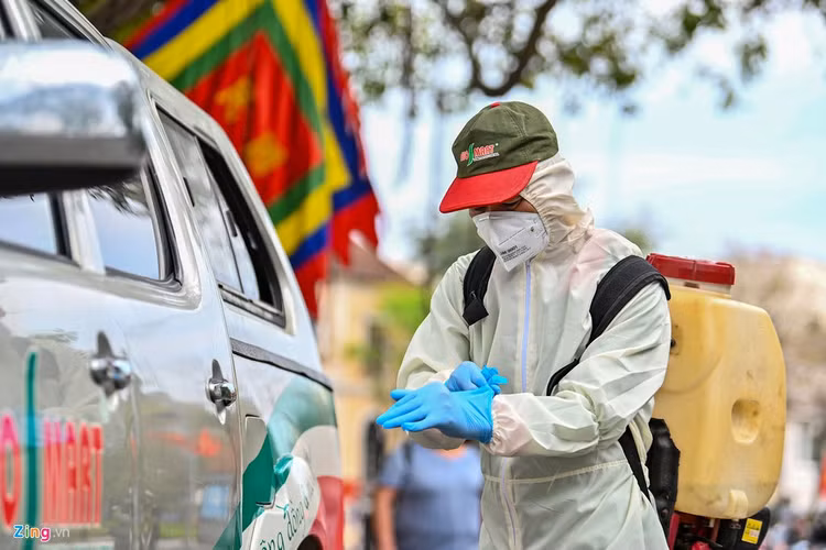 Phan luong nguoi nhap canh ngay khi xuong may bay hinh anh 1 2_zing.jpg