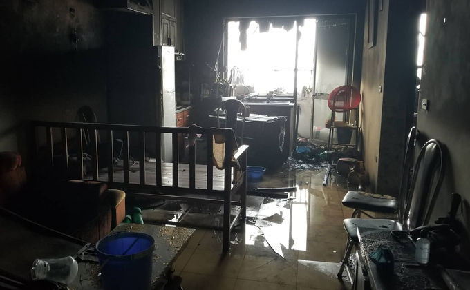 Bên trong căn hộ bị cháy. Ảnh: Phạm Tuấn