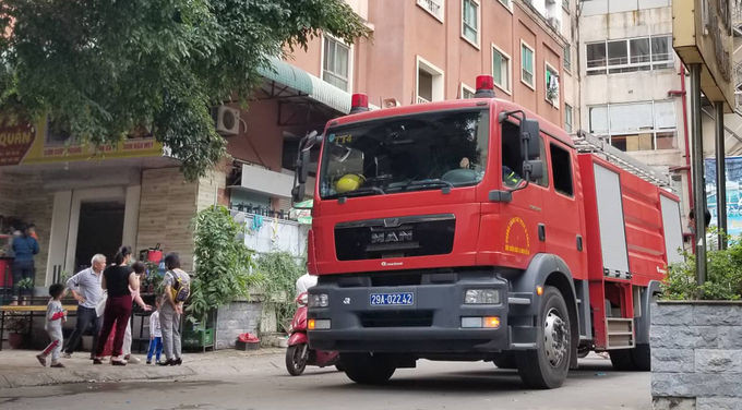 Xe cứu hỏa đến hiện trường. Ảnh: Phạm Tuấn