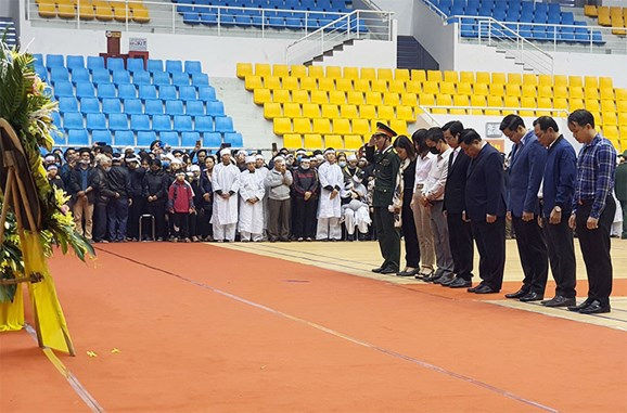 Đoàn Bộ Kế hoạch và Đầu tư do Bộ trưởng Bộ trưởng Nguyễn Chí Dũng, Ủy viên Trung ương Đảng làm trưởng đoàn vào viếng.