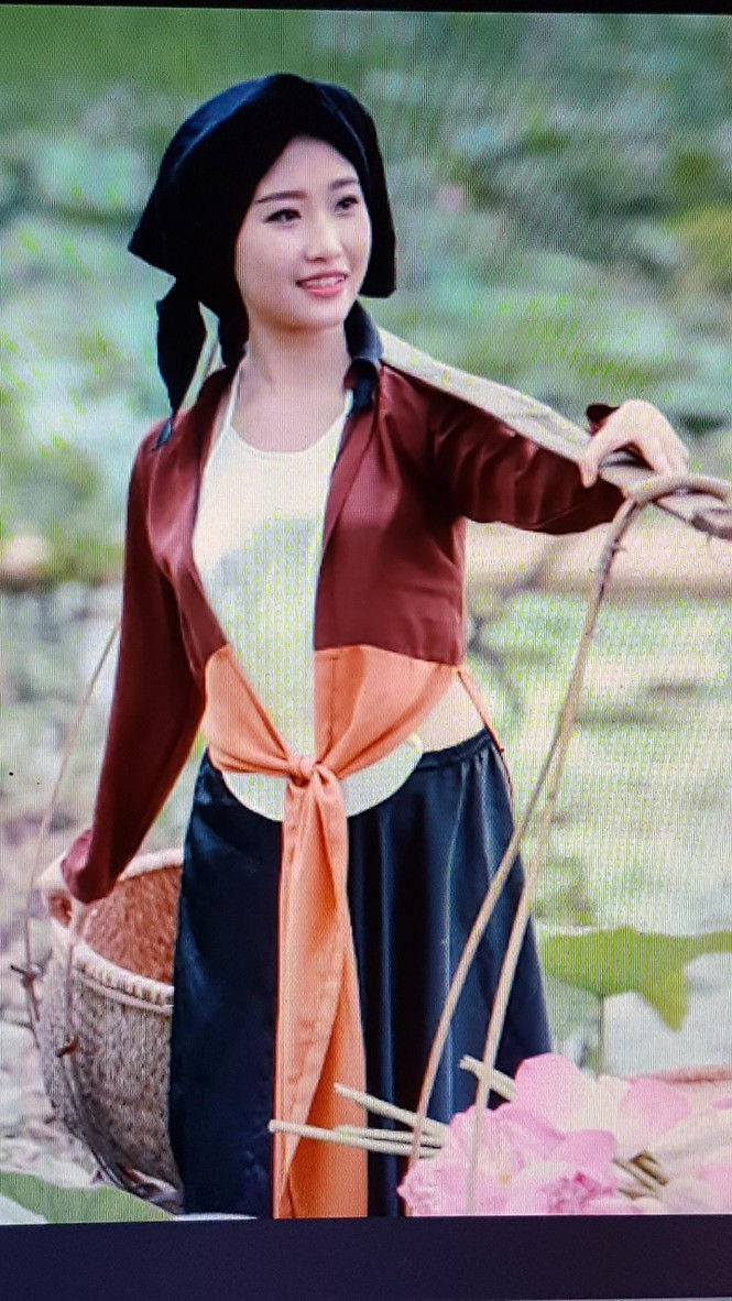 Nhân Huế mình đang mặc quốc phục - ảnh 1