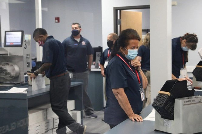 Hôm nay, cử tri Mỹ bầu cử tìm Tổng thống mới - ảnh 5