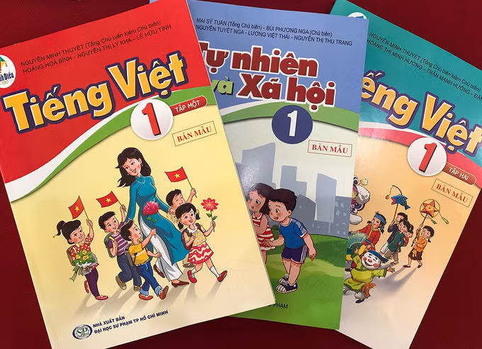 Bộ sách Cánh Diều của Nhà xuất bản Đại học Sư phạm và Nhà xuất bản Đại học Sư phạm TP HCM phối hợp biên soạn. Ảnh: Dương Tâm.