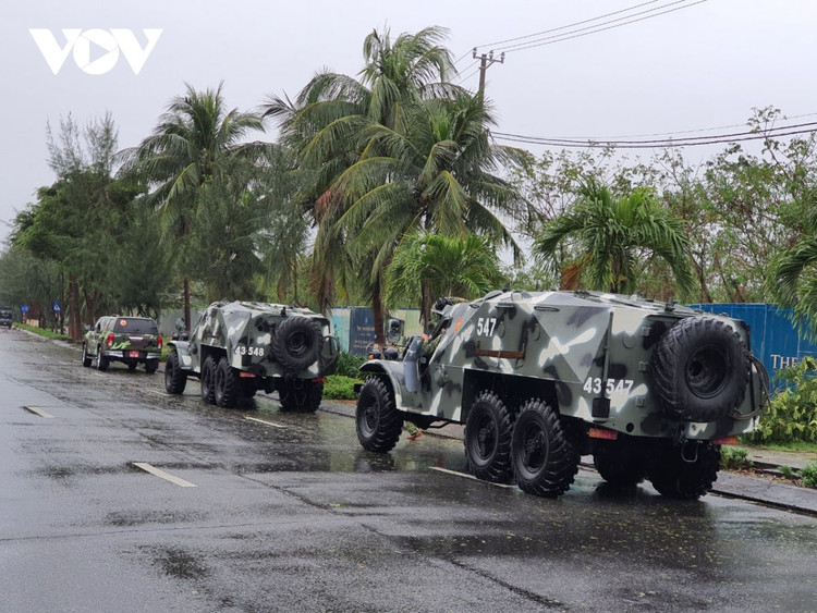 Cập nhật: Bão số 13 cuốn bay mái trường học, "nhổ" bật gốc cây, cuốn trôi nhà dân ảnh 49