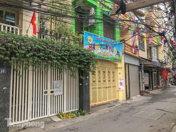 Cách ly ngõ nhỏ nhà nữ tiếp viên hàng không dương tính với Covid-19 - ảnh 9