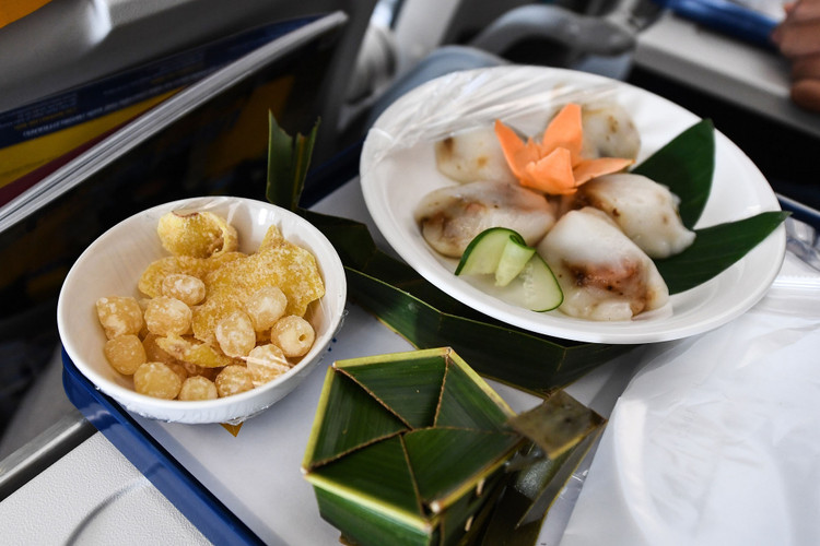 chuyen bay dau tien cua hang hang khong anh 11