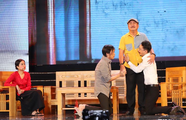 Hoai Linh Chi Tai anh 1