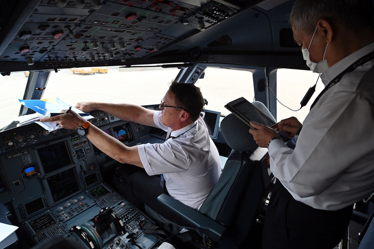 chuyen bay dau tien cua hang hang khong anh 7