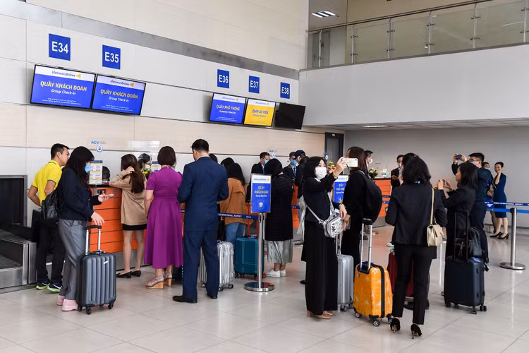 chuyen bay dau tien cua hang hang khong anh 1
