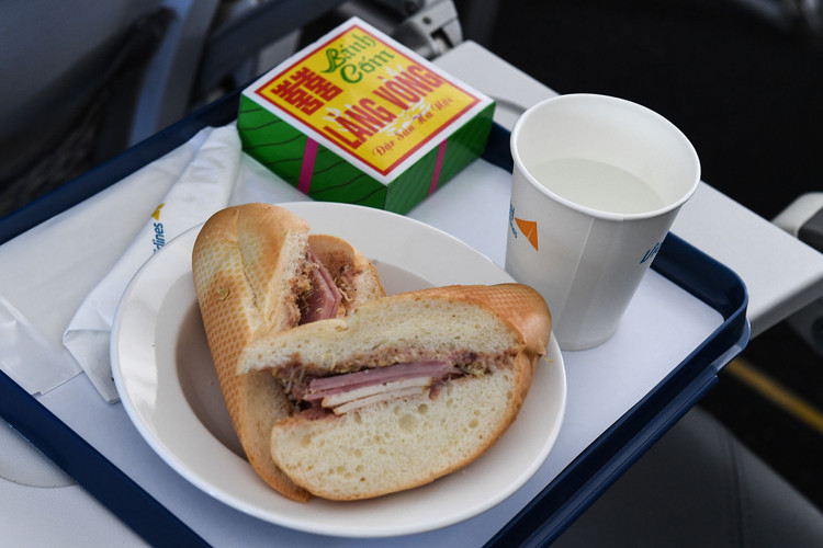 chuyen bay dau tien cua hang hang khong anh 10