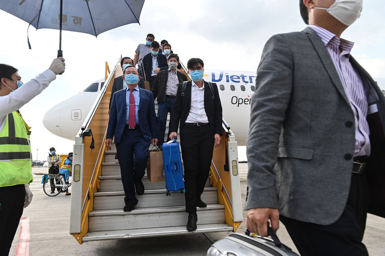 chuyen bay dau tien cua hang hang khong anh 15