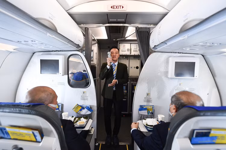 chuyen bay dau tien cua hang hang khong anh 9