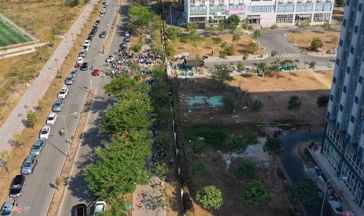 Canh dong duc nhu cho phien truoc cong khu cach ly o TP.HCM hinh anh 1 tiepte_zing89.JPG