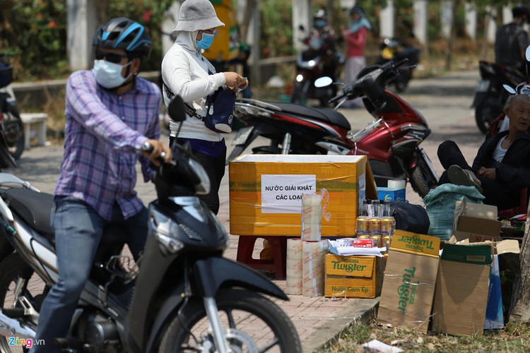 Canh dong duc nhu cho phien truoc cong khu cach ly o TP.HCM hinh anh 14 tiepte_zing5.JPG