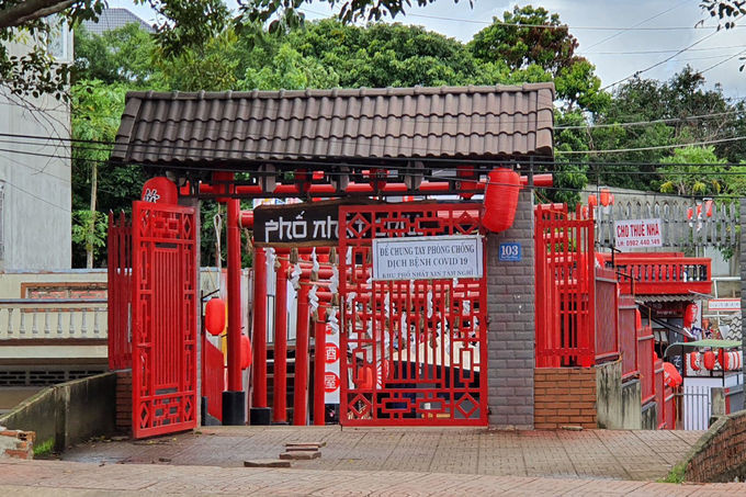 Hàng quán trên đường Đinh Tiên Hoàng, TP Buôn Ma Thuột tạm nghỉ vì dịch. Ảnh: Ngọc Oanh.