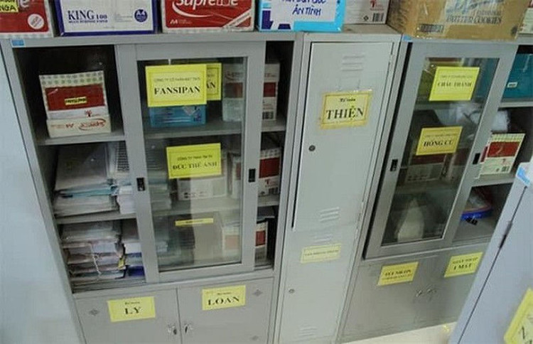 Ban chuyên án khám xét và thu giữ nhiều tài liệu phục vụ điều tra. Ảnh: Thanh Tuấn