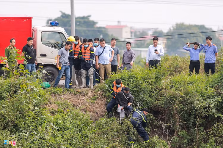 nu sinh mat tich anh 2