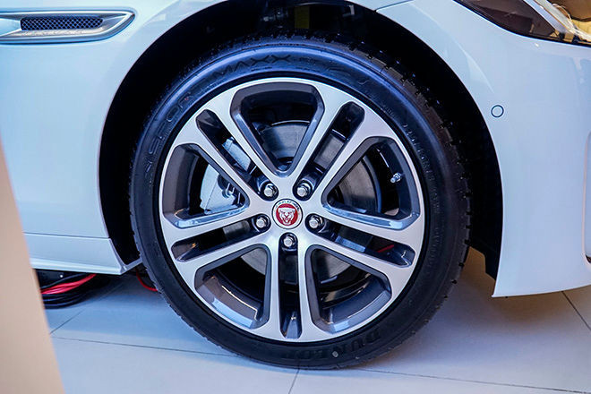 Cận cảnh mẫu xe thể thao Jaguar XE mới nhất tại Việt Nam, giá bán hơn 2,7 tỷ đồng - 10