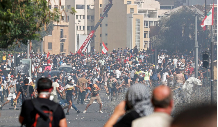 Li Băng: Biển người giận dữ biểu tình, chiếm hàng loạt trụ sở các bộ - 3