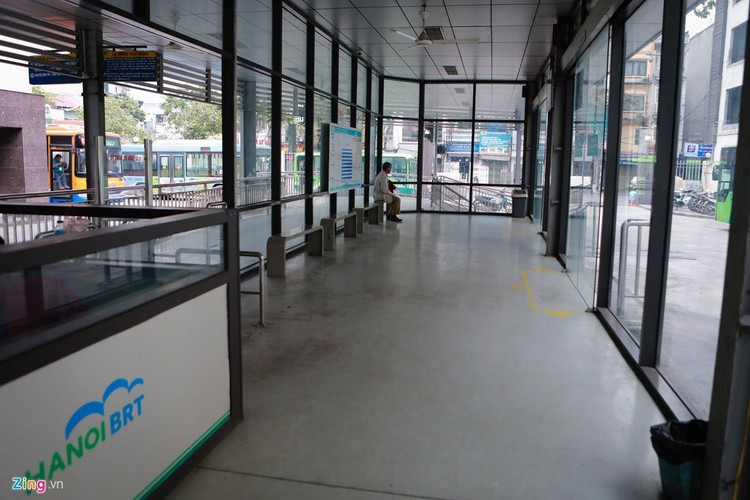 Xe buyt Ha Noi lien tuc duoc ve sinh, khu trung hinh anh 3 x_zing.jpg