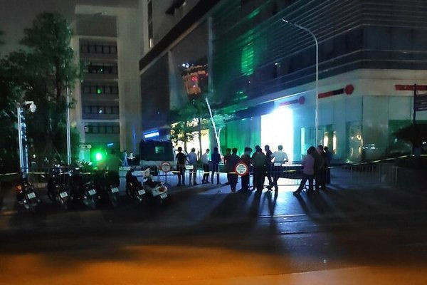 Danh tính đôi nam nữ rơi từ tầng cao chung cư ở Hà Nội xuống đất tử vong