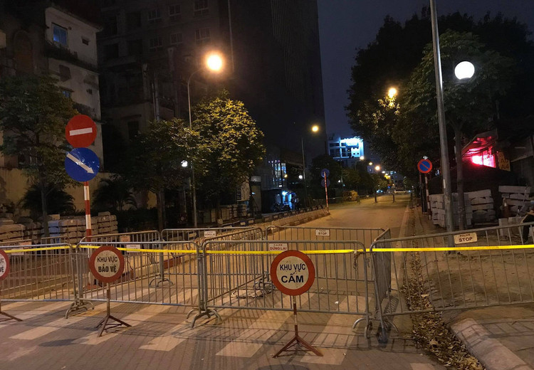 Hà Nội phong tỏa đường Trần Phú, chuẩn bị “cắt ngọn” nhà 8B Lê Trực - 1