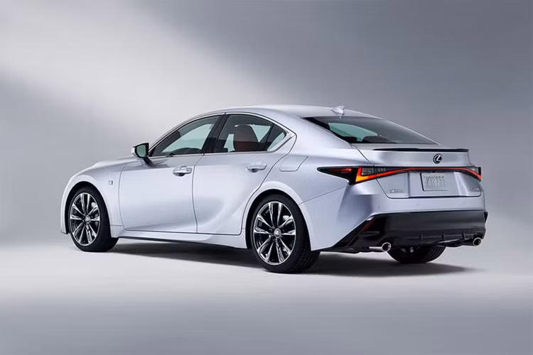 Lexus IS 2021 chính thức lộ diện