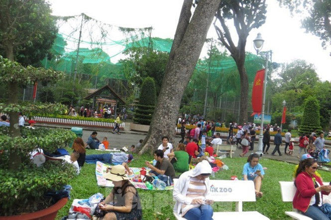 Trung tâm mua sắm, khu vui chơi Sài Gòn quá tải ngày cuối nghỉ Tết Nguyên đán - ảnh 9