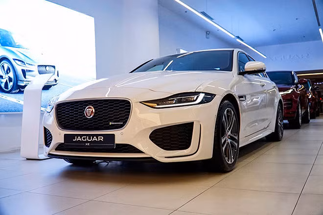 Cận cảnh mẫu xe thể thao Jaguar XE mới nhất tại Việt Nam, giá bán hơn 2,7 tỷ đồng ảnh 1 Cận cảnh mẫu xe thể thao Jaguar XE mới nhất tại Việt Nam, giá bán hơn 2,7 tỷ đồng - 1