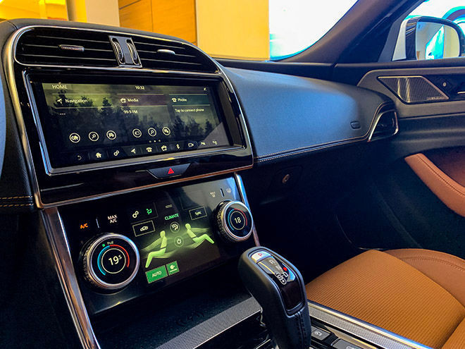 Cận cảnh mẫu xe thể thao Jaguar XE mới nhất tại Việt Nam, giá bán hơn 2,7 tỷ đồng - 13