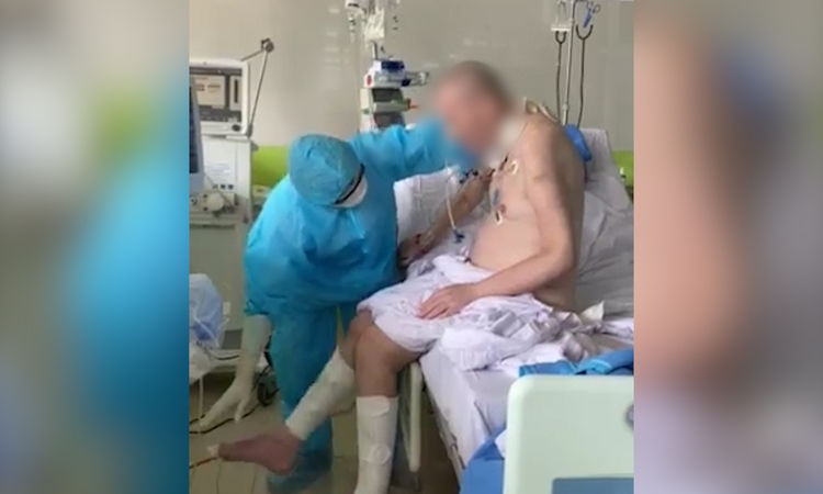 Bệnh nhân phi công Anh tập vận động