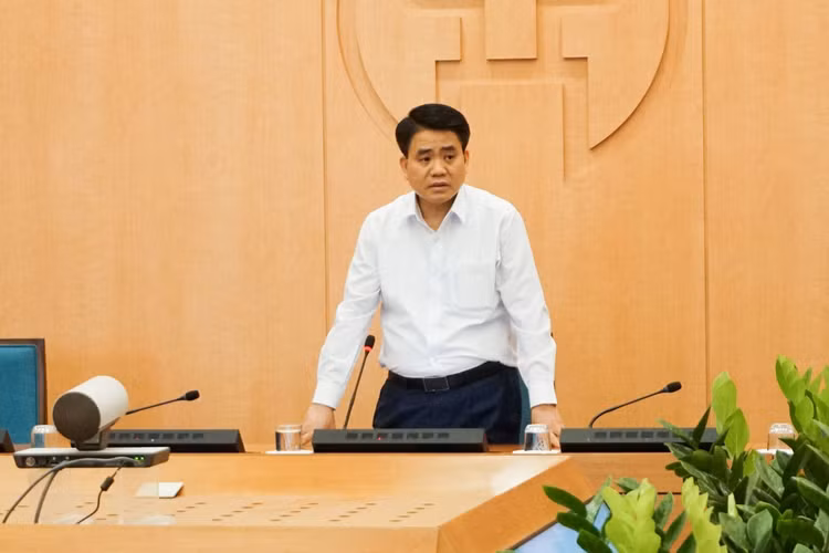 Hà Nội: Một số cửa hàng 9h sáng mới được mở cửa