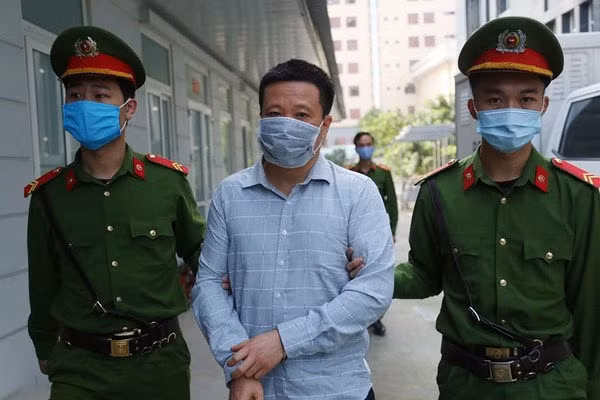 Hà Văn Thắm bị đưa ra xét xử cùng ‘bóng hồng’ Oceanbank