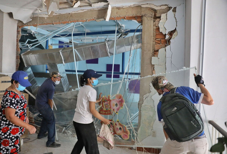 Nhà sập tan hoang sau vụ nổ ở Sài Gòn ảnh 9