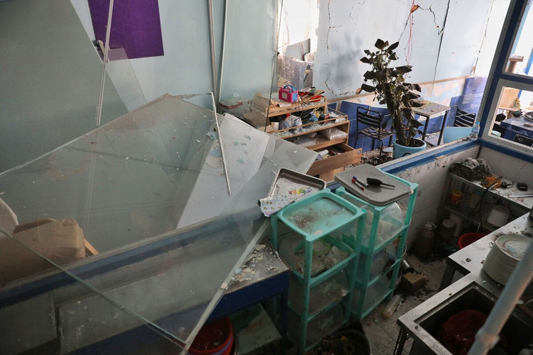 Nhà sập tan hoang sau vụ nổ ở Sài Gòn ảnh 4