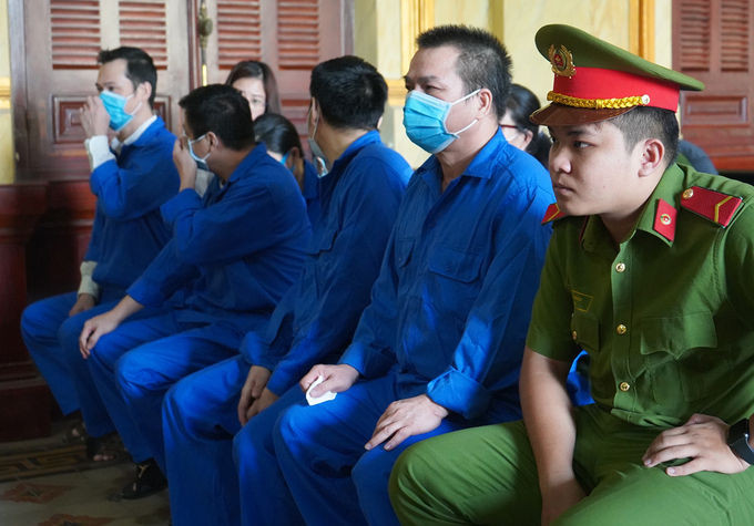 Các bị cáo tại toà chiều 23/12. Ảnh: Dương Trang.