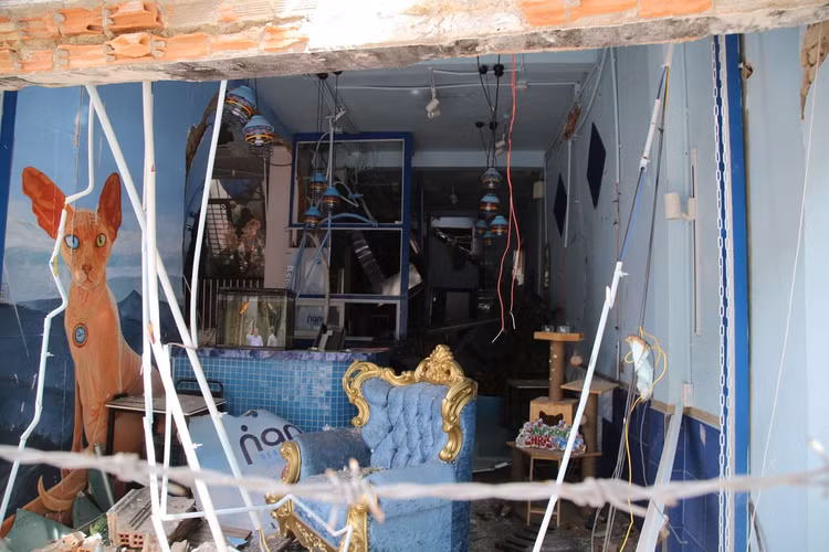 Nhà sập tan hoang sau vụ nổ ở Sài Gòn ảnh 2