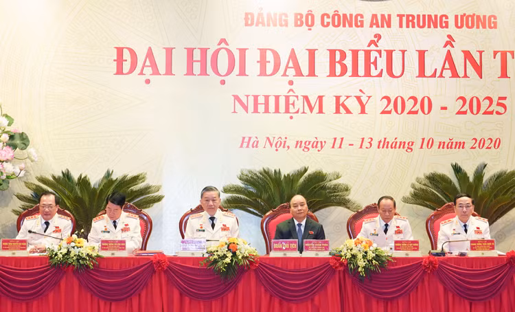 Đoàn Chủ tịch điều hành Đại hội. Ảnh: VGP/Quang Hiếu