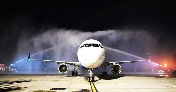 Cận cảnh máy bay đầu tiên và dàn tiếp viên của Vietravel Airlines ở sân bay Tân Sơn Nhất - Ảnh 2.