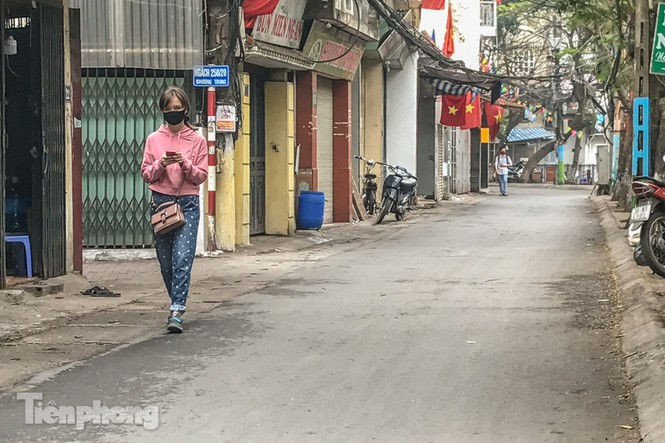 Cách ly ngõ nhỏ nhà nữ tiếp viên hàng không dương tính với Covid-19 - ảnh 6