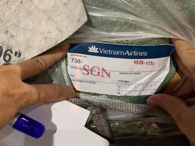 Lô hàng vận chuyển qua đường hàng không không có hoá đơn chứng từ bị quản lý thị trường thu giữ. Ảnh: QLTT TP HCM