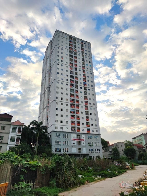 Chưa được giao đất, cao ốc 24 tầng vẫn sừng sững mọc lên giữa Thủ đô