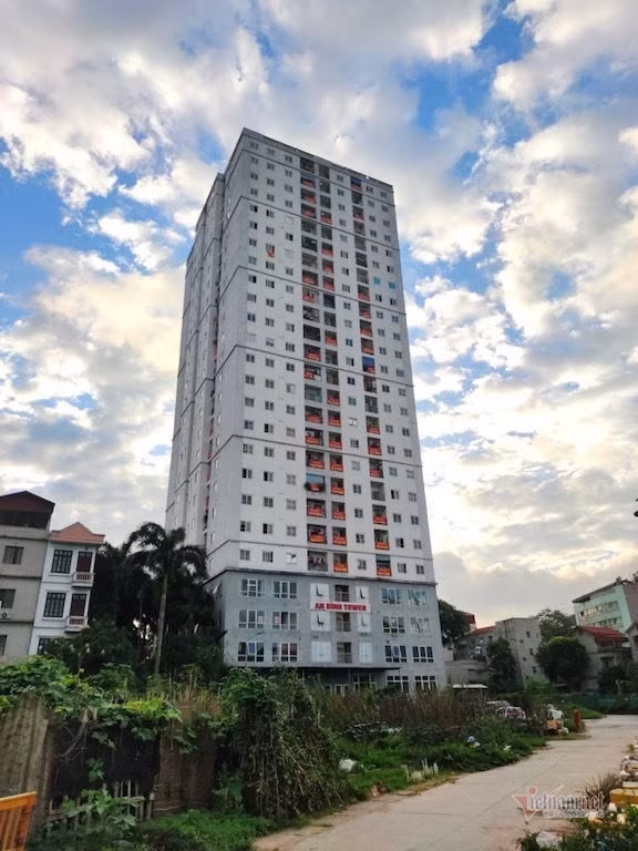 Chưa được giao đất, cao ốc 24 tầng vẫn sừng sững mọc lên giữa Thủ đô