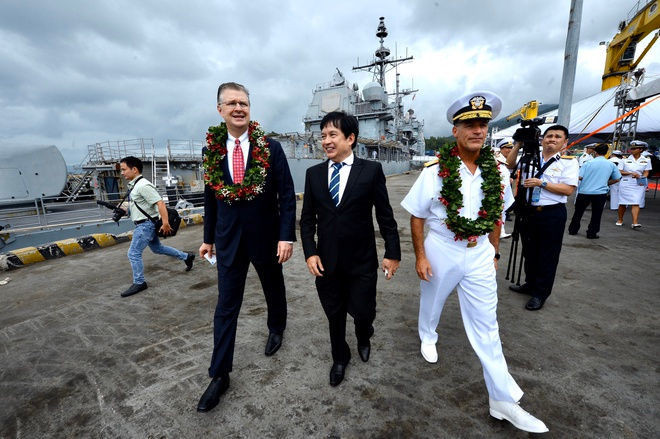 Tau ho ve cap cang Tien Sa, Da Nang don si quan tau san bay My hinh anh 2 do_doc_my.jpg