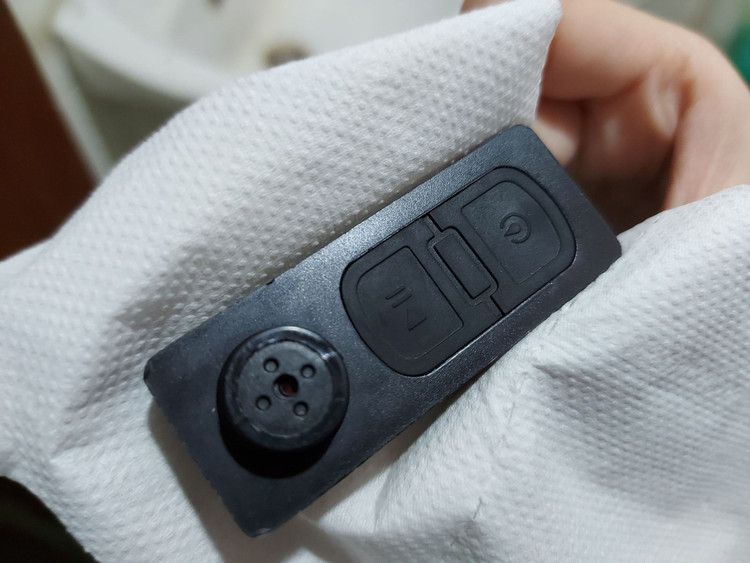 Quay len trong nha nghi anh 2