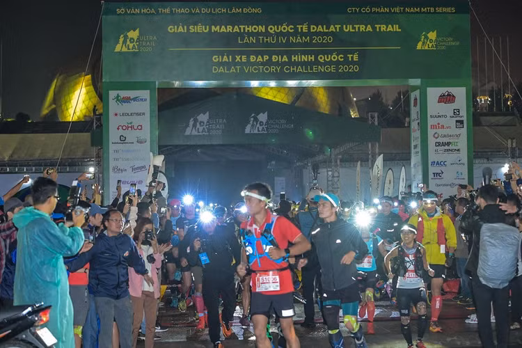 Lu cuon van dong vien dalat ultra trail anh 2