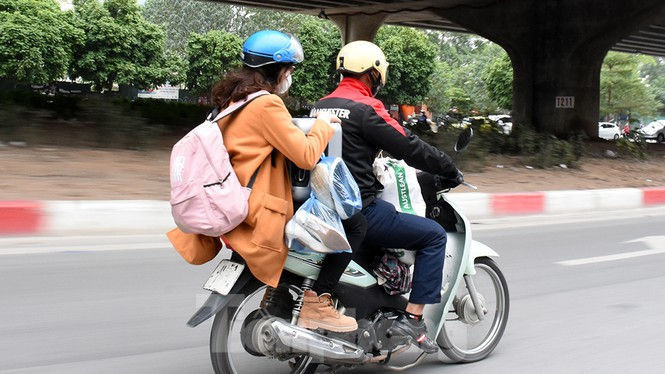 Người dân ùn ùn quay lại Thủ đô sau một tuần nghỉ Tết - ảnh 13