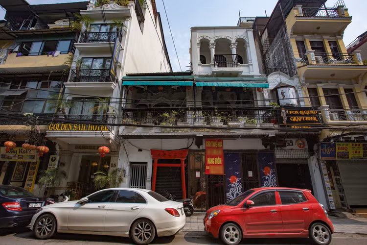 Loạt cửa hàng ở Hà Nội trả mặt bằng, chủ nhà méo mặt tìm khách thuê - 6